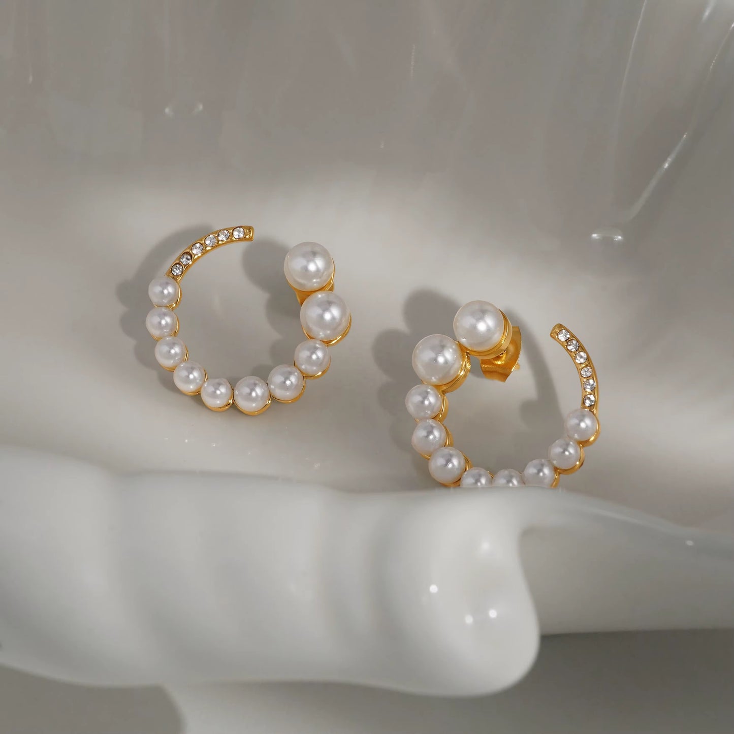 vergoldeten Ohrring aus Edelstahl mit einem Zirkonia-Edelstein